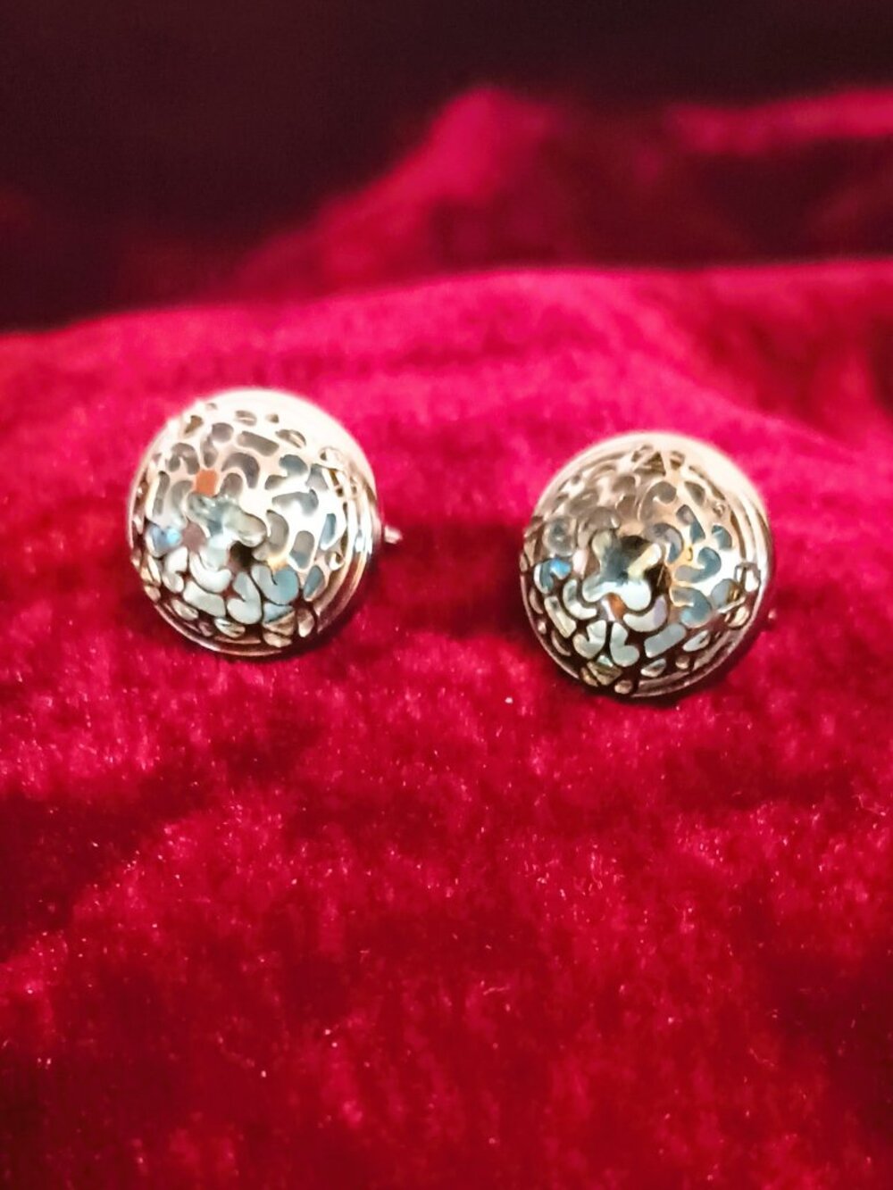 Avon Silver Tone Filigree Earrings Inserted Blue Stone Button Vintage Clip On